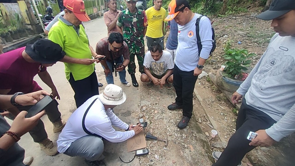 Penanganan Tanah Bergerak di Perumahan Keledang Mas Blok BS,BW,BR RT 19 & 20.