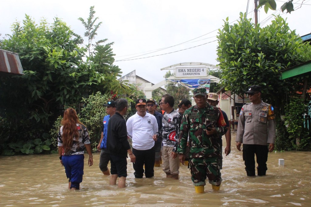 Banjir di Rapak dalam sedalam 20-80 cm menganggu aktifitas warga