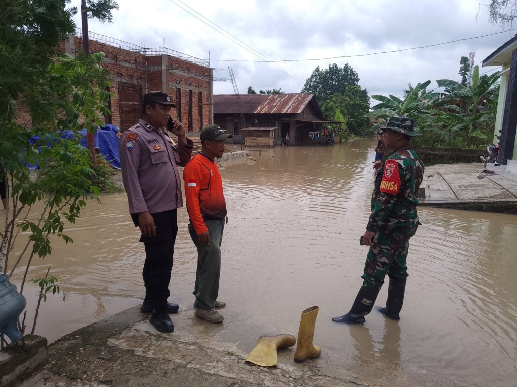 Hujan dengan intensitas sedang hingga lebat menyebabakan banjir di kelurahan Handil Bakti